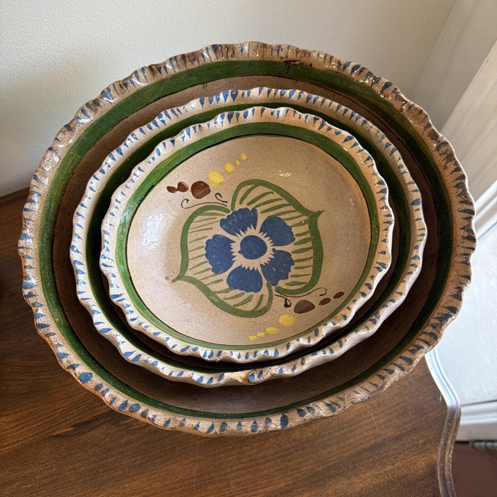 Vintage Handmade Handpainted Set of 3 Mexican Pottery Bowls Scallop READ